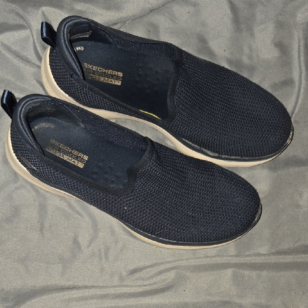 Skechers Slip On Size 6.5 Go Walk